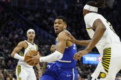 雄鹿两度落败，老鹰主场喜获胜利的简单介绍