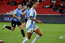 阿根廷女足选手在比赛中展现出色