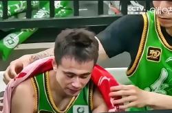 赵继伟受伤结束本赛季征程，球迷送上祝福