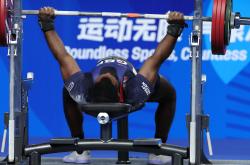 德国运动员在举重比赛中刷新纪录