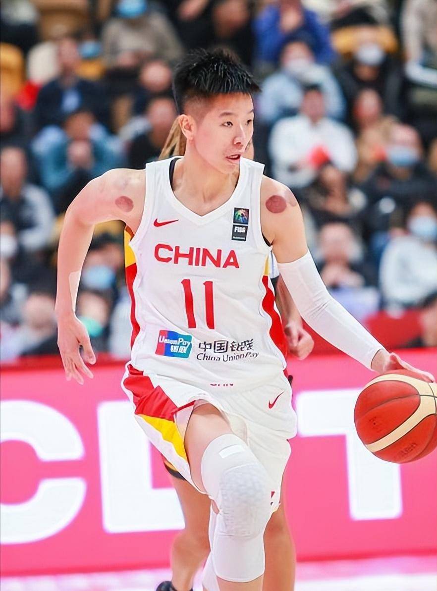 国内赛事中球员表现亮眼，备受赞誉