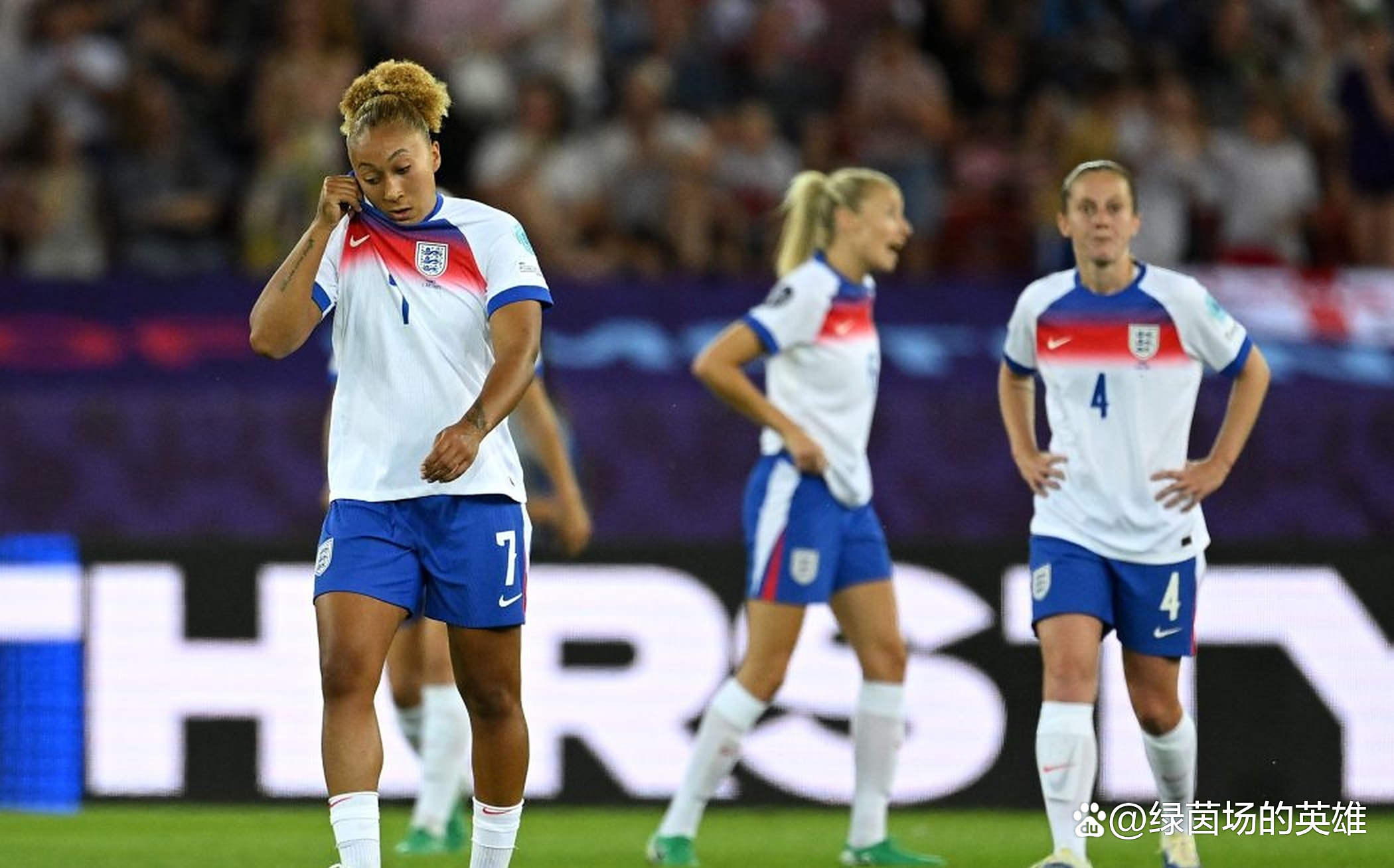 英格兰女足在比赛中夺冠，成为冠军