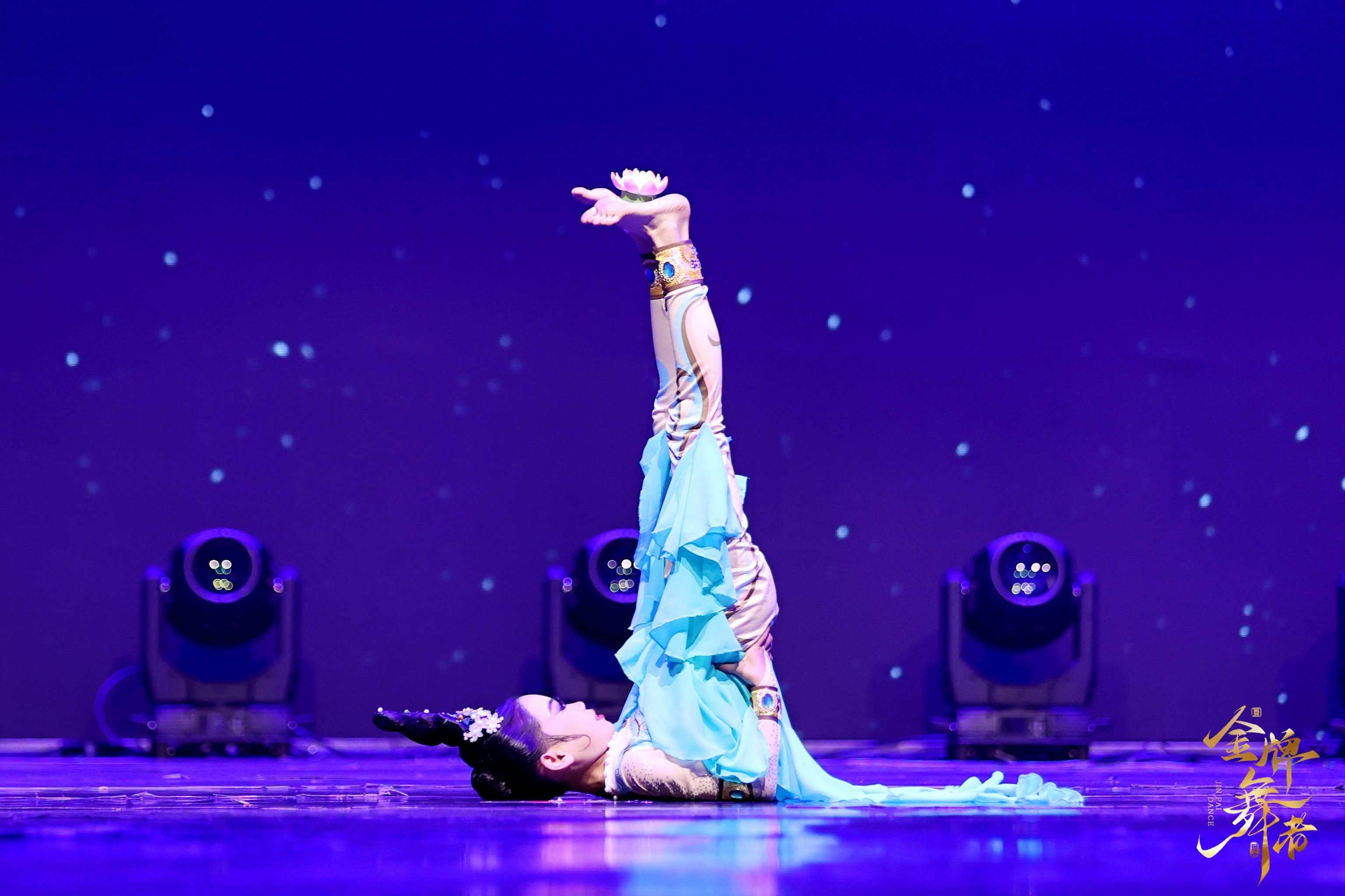 体育艺术表演尽显风采，优美舞蹈引领潮流