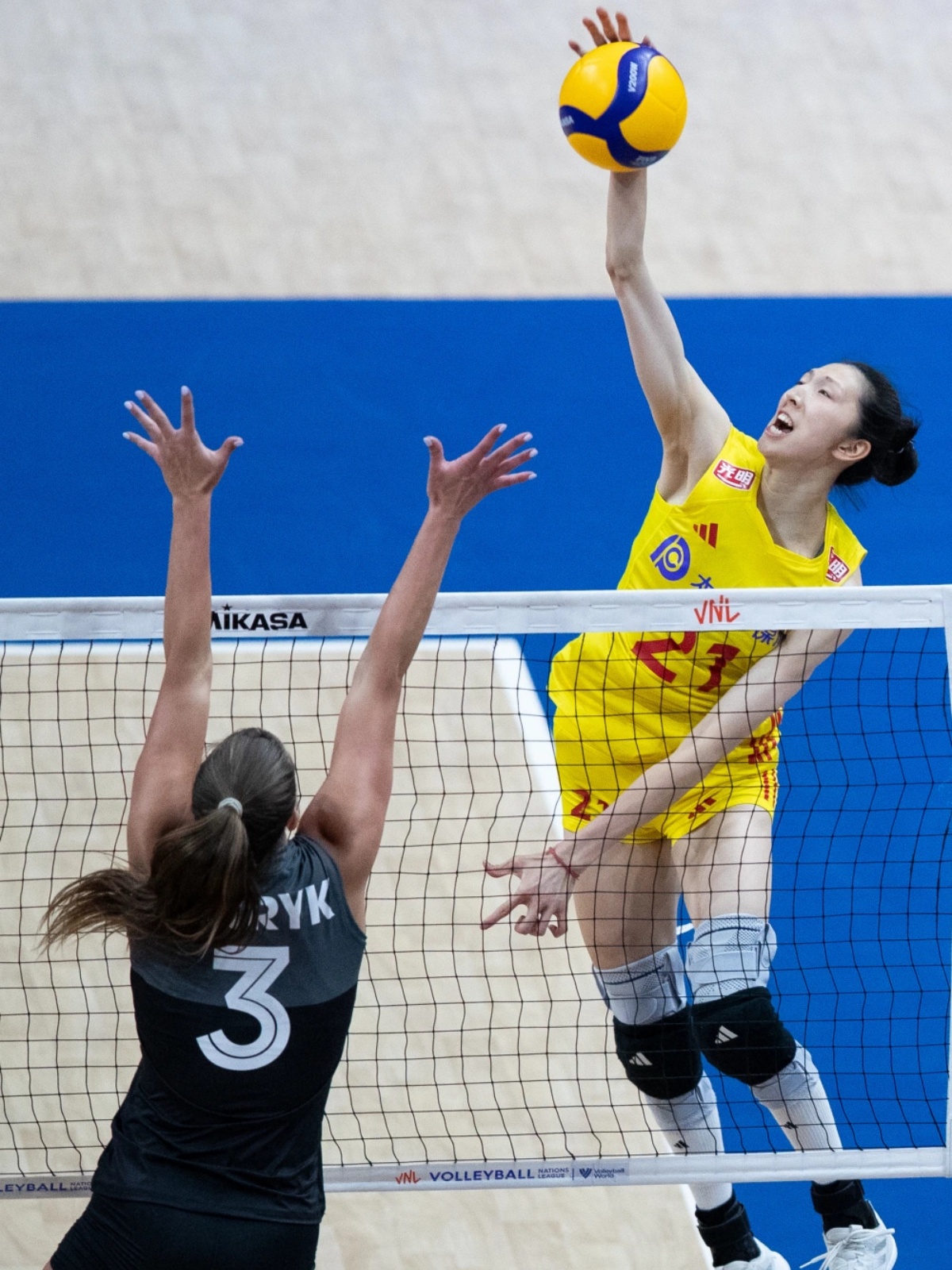 包含华德福德遭遇逆转失利，需调整战术备战下轮的词条