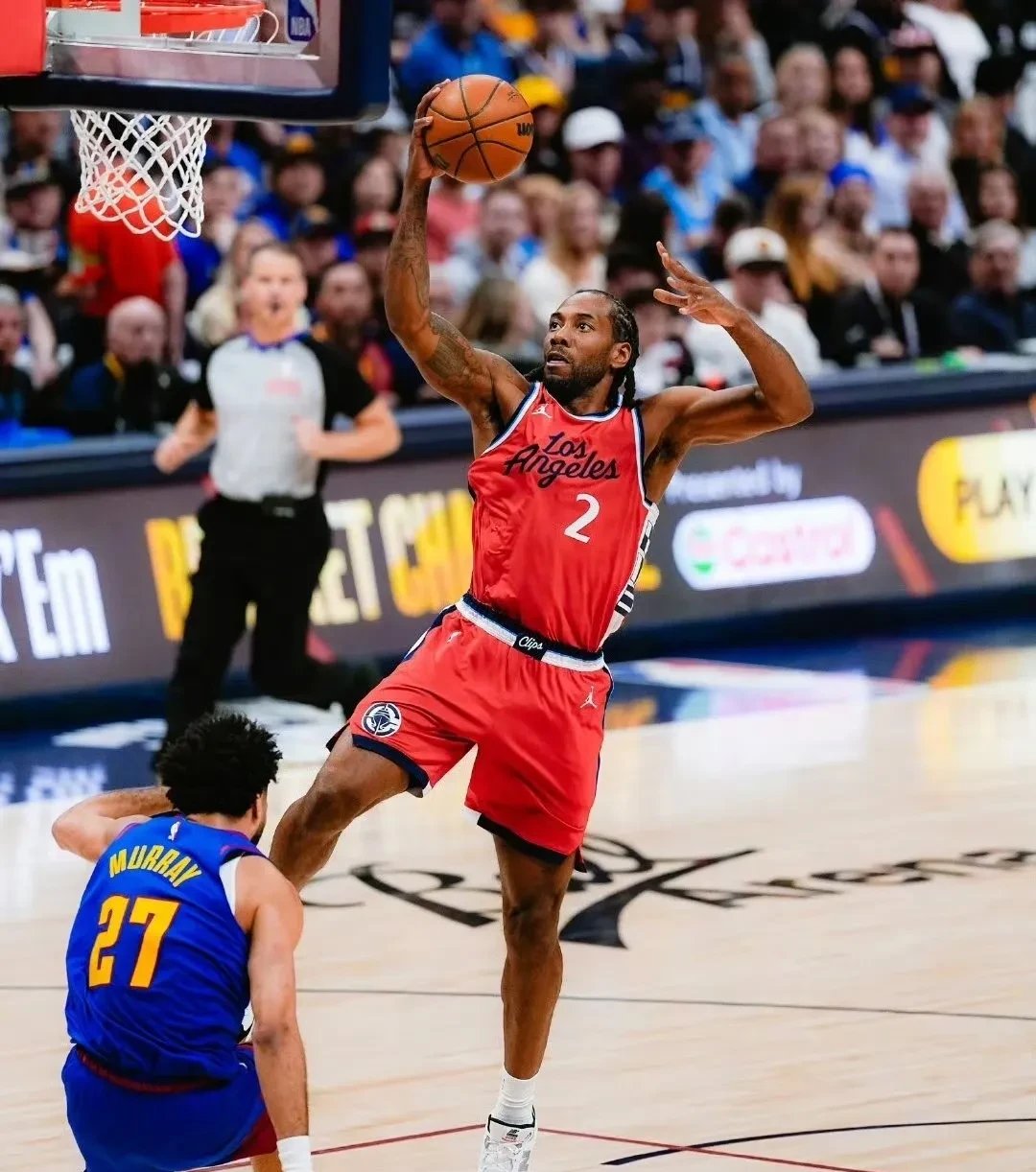 快船战胜76人，莱纳德爆砍35分