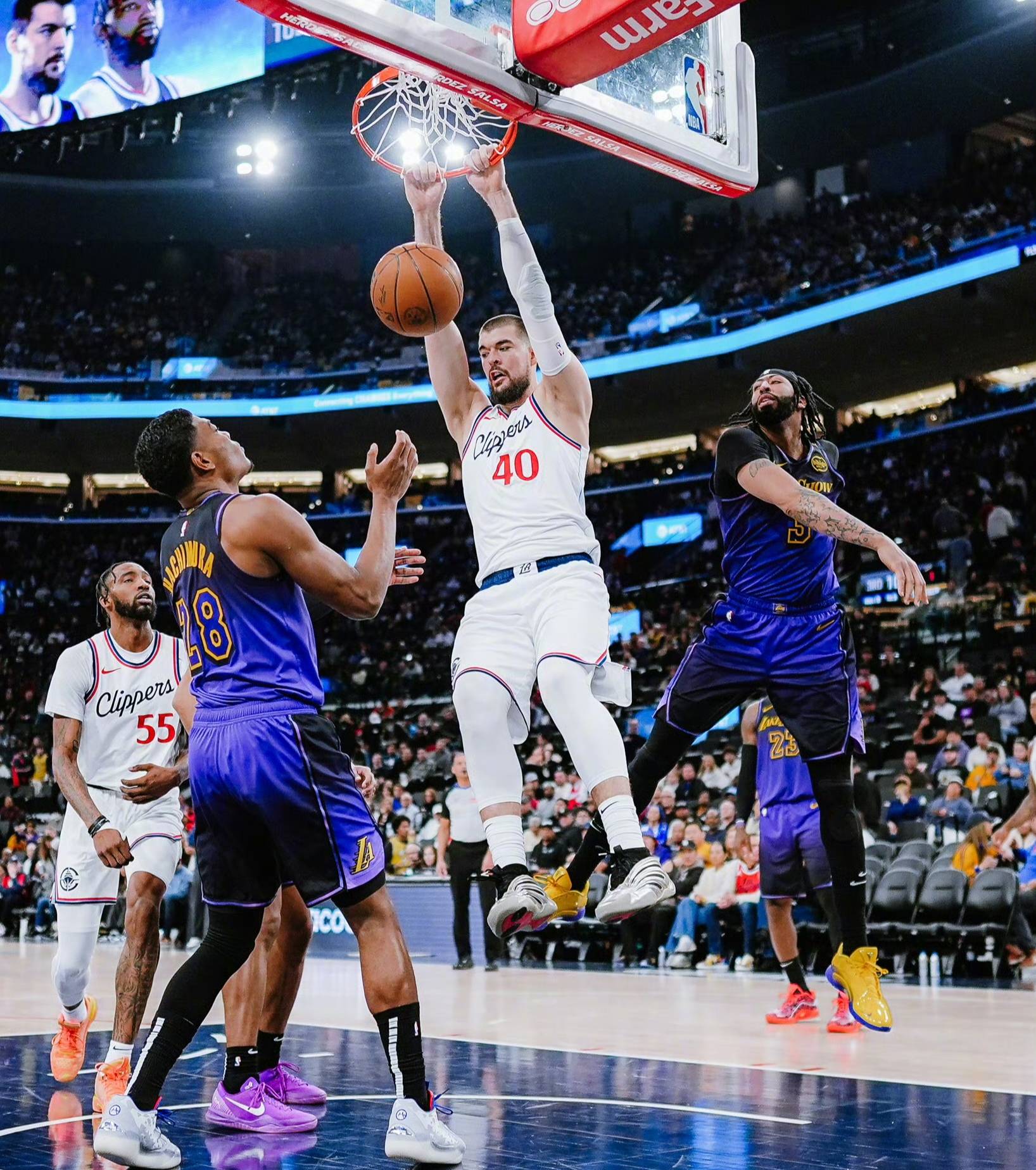 快船战胜篮网，主场连胜