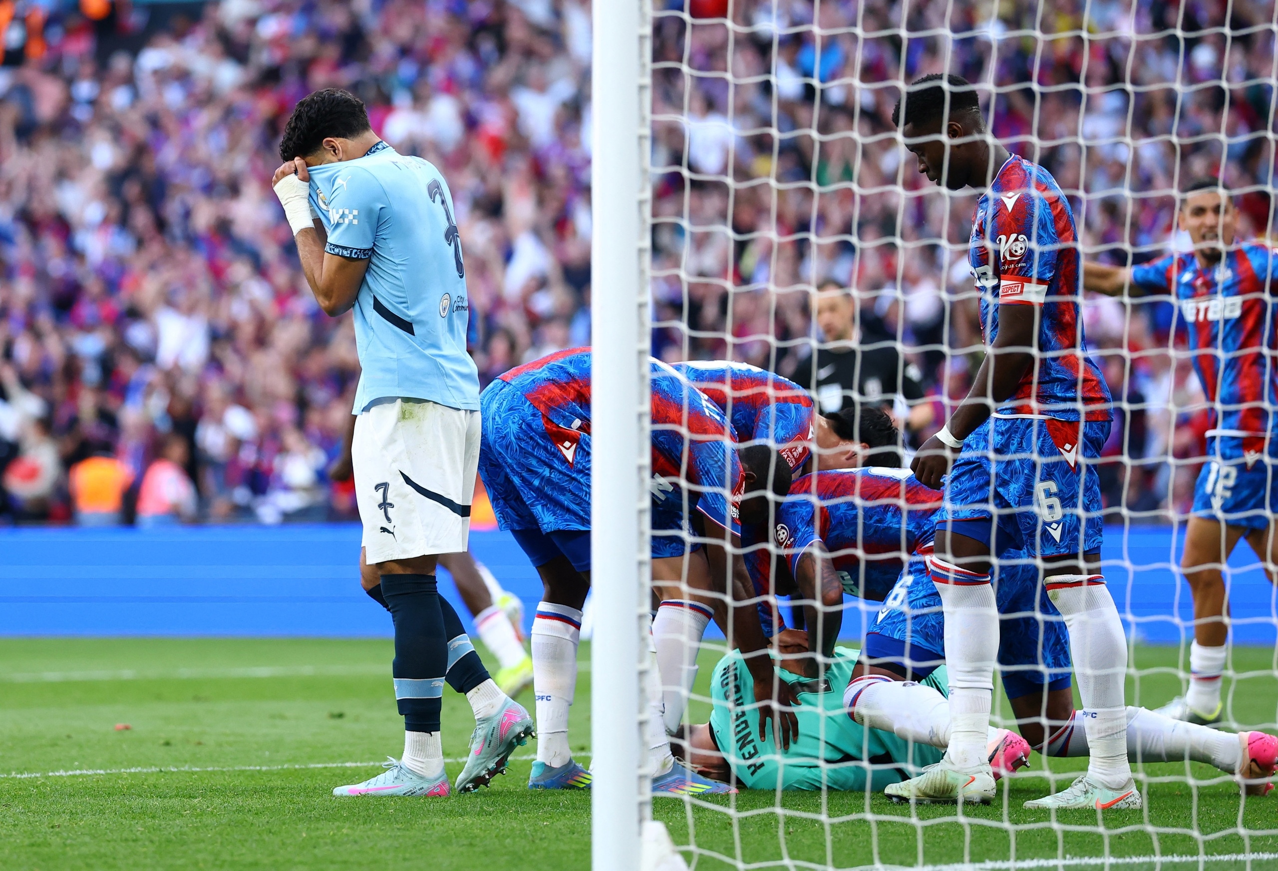 曼城客场不敌输球无缘下一轮