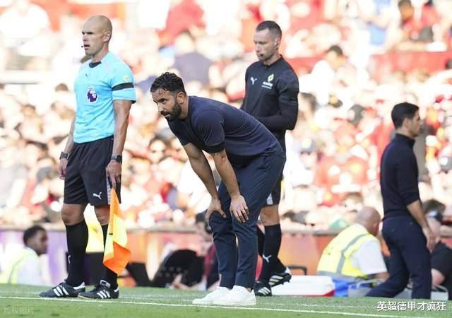 曼联主教练训练球队备战英超赛场