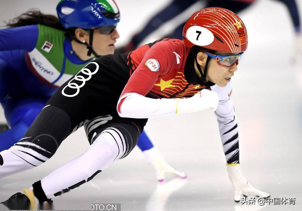 荷兰足球队夺得国内联赛冠军，赛季收官