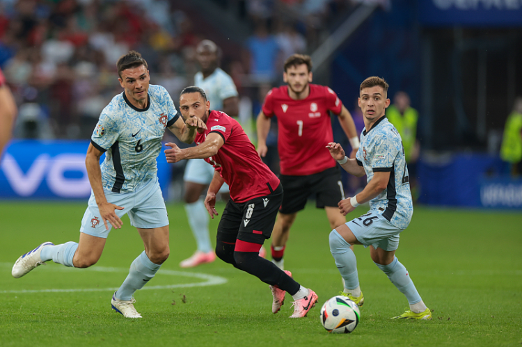 葡萄牙轻取土耳其,锁定晋级之路的简单介绍 葡萄牙轻取土耳其,锁定晋级之路的简单介绍